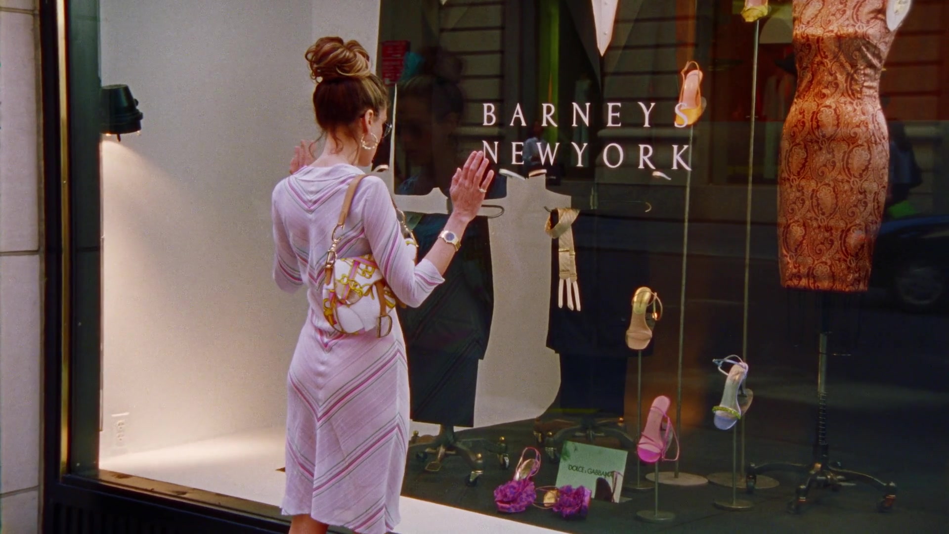 Dior-Handbag-of-Sarah-Jessica-Parker-as-Carrie-Bradshaw-Barneys-New-York-Store-and-Dolce-Gabbana-Womens-Shoes-in-Sex-and-the-City-S03E07-Drama-Queens-2000