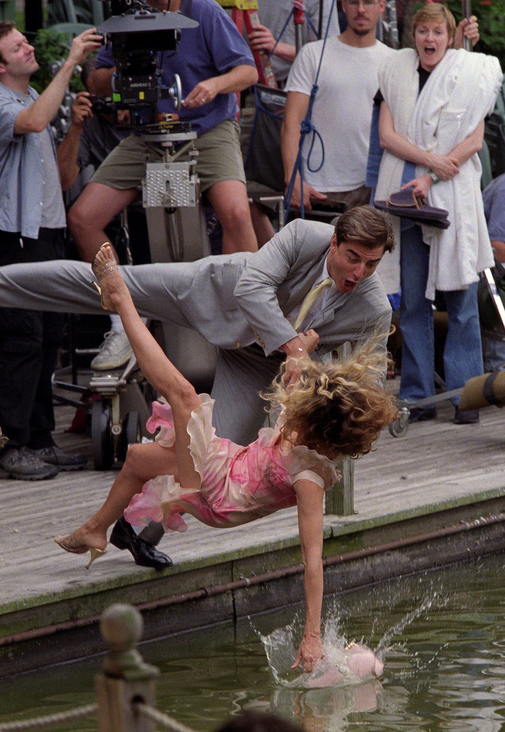 Sarah Jessica Parker and Chris Noth fall into Central Park Lake filming a scene for Sex & the City, NYC July 24, 2000. Exclusive (Photo by Lawrence Schwartzwald/Sygma via Getty Images)